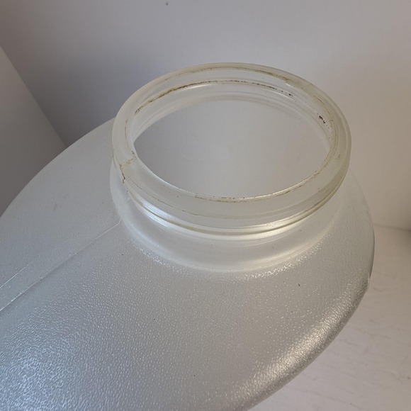 Rubbermaid Clear Frosted Plastic Drink Jug Pitcher 1 Gallon Yellow Lid Made USA - Picture 10 of 15